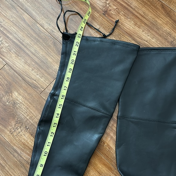 Over the knee boots - Picture 2 of 3